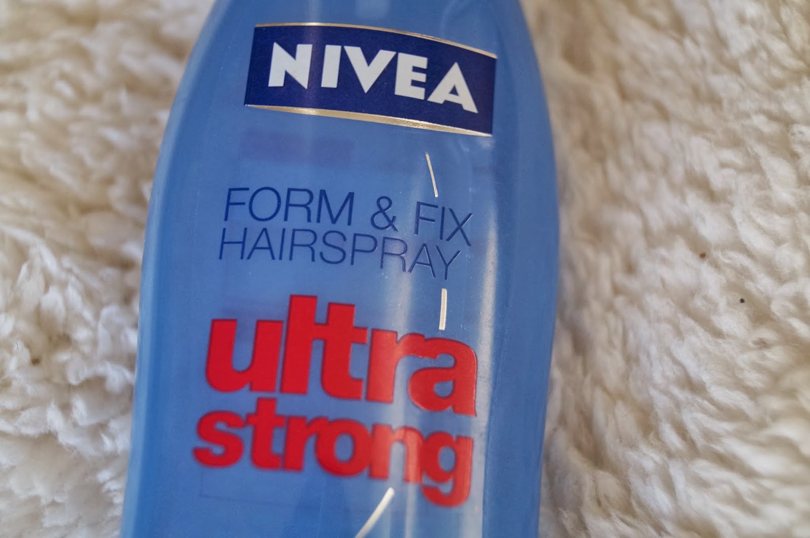 Review: Nivea form & fix spray, ultra strong.