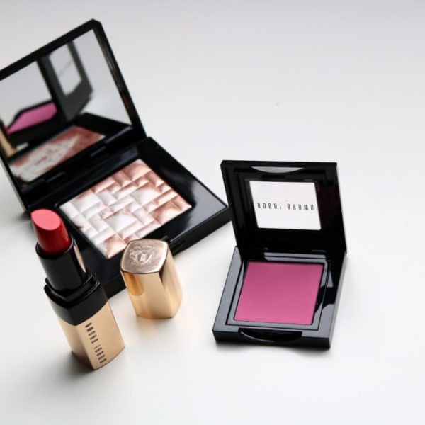 Review | Bobbi Brown Powder Pink-Glow highlighter, Peony blush & Luxe Lip Color Retro Coral.