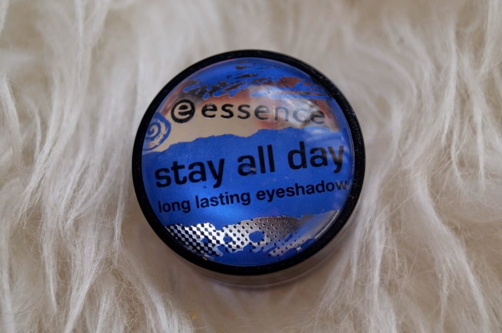 Review: Essence – stay all day long lasting eyeshadow.